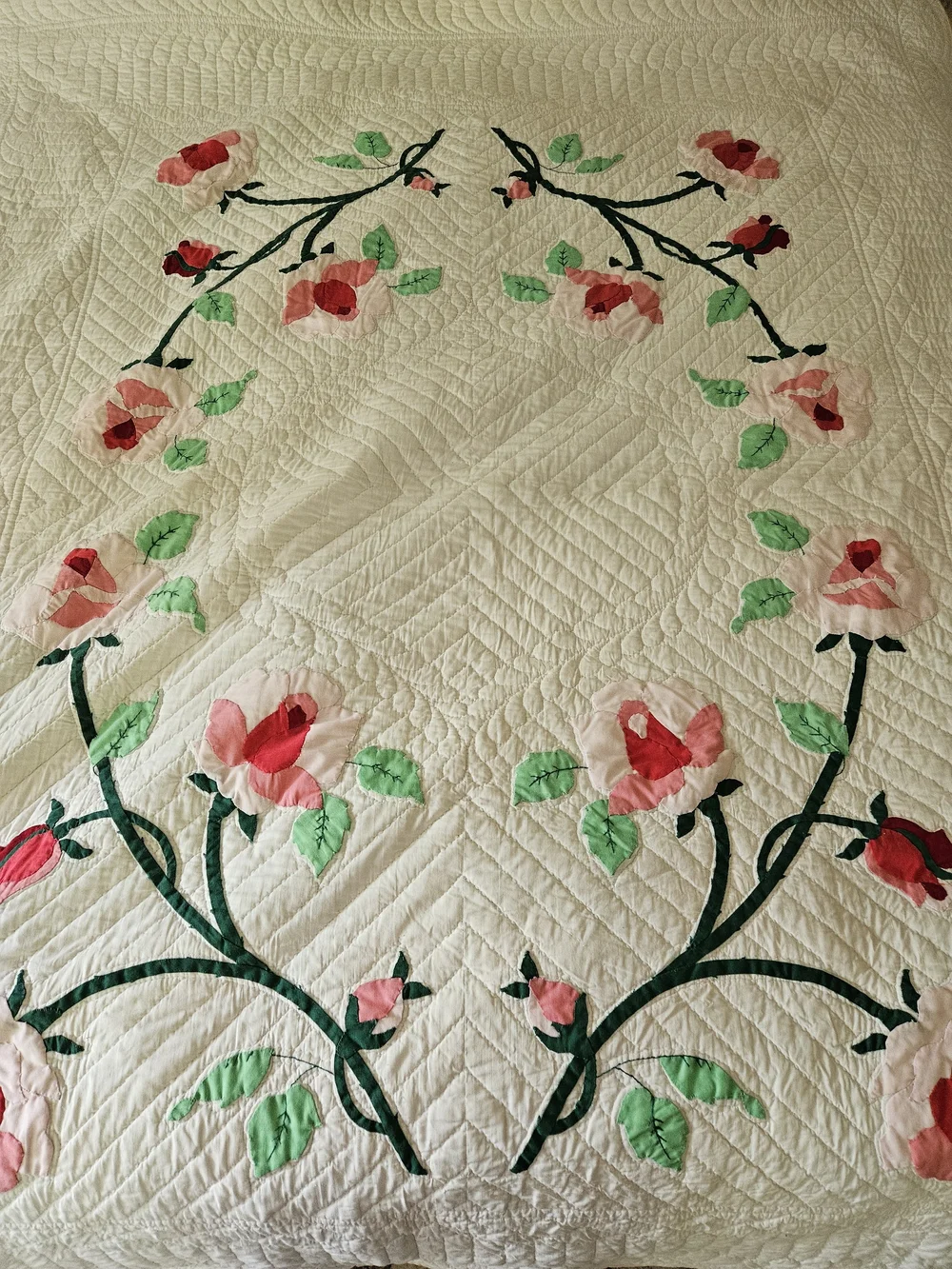 White Floral Appliqué Quilt Bedspread - Pink & Green